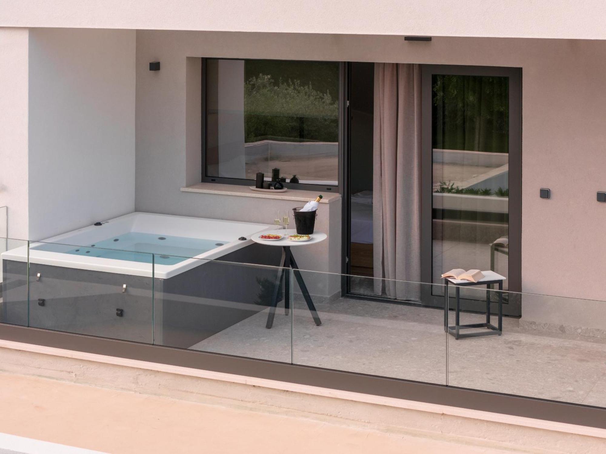 Sealuxe Living Aparthotel Nea Iraklitsa Ngoại thất bức ảnh