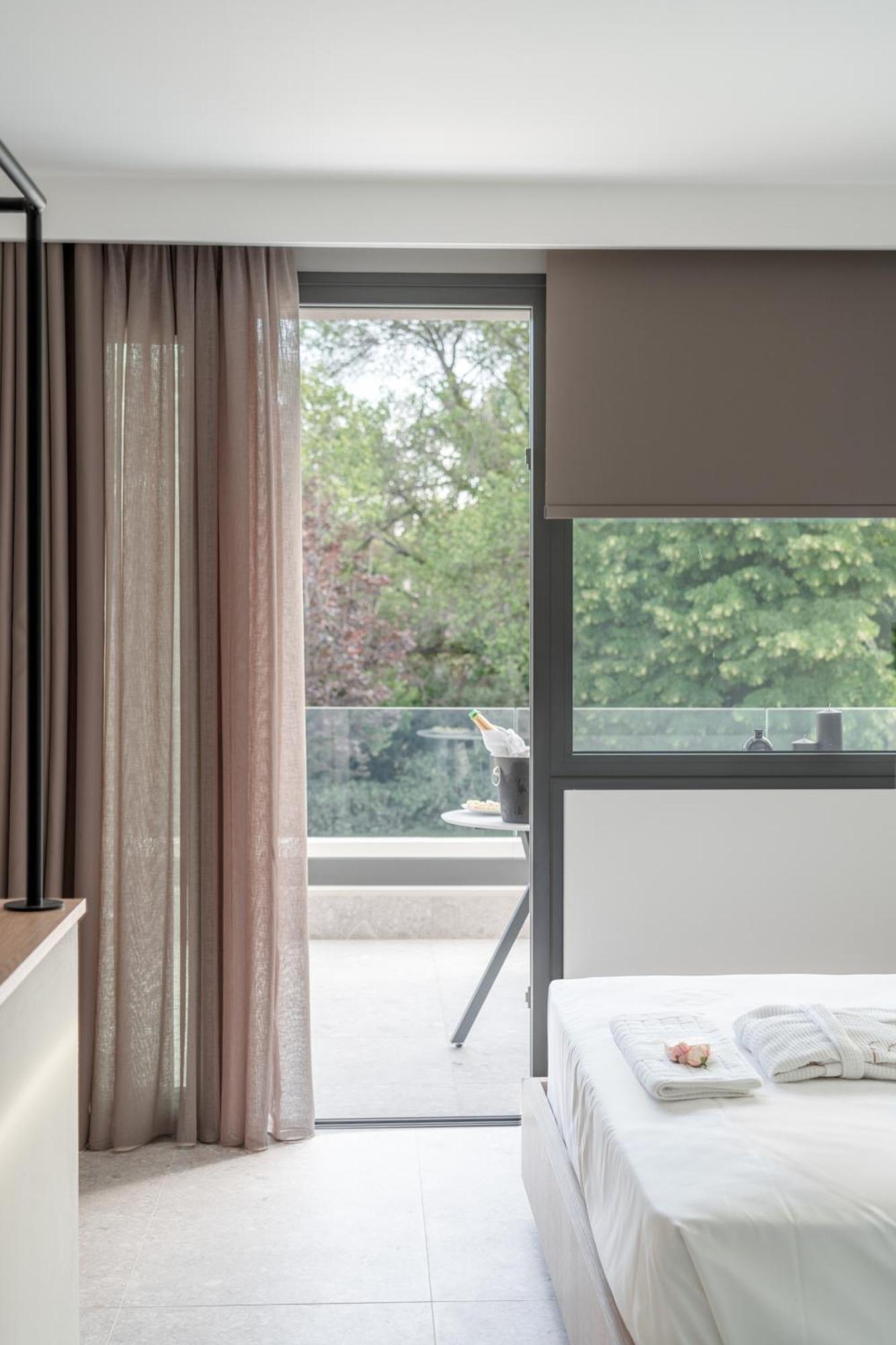 Sealuxe Living Aparthotel Nea Iraklitsa Ngoại thất bức ảnh