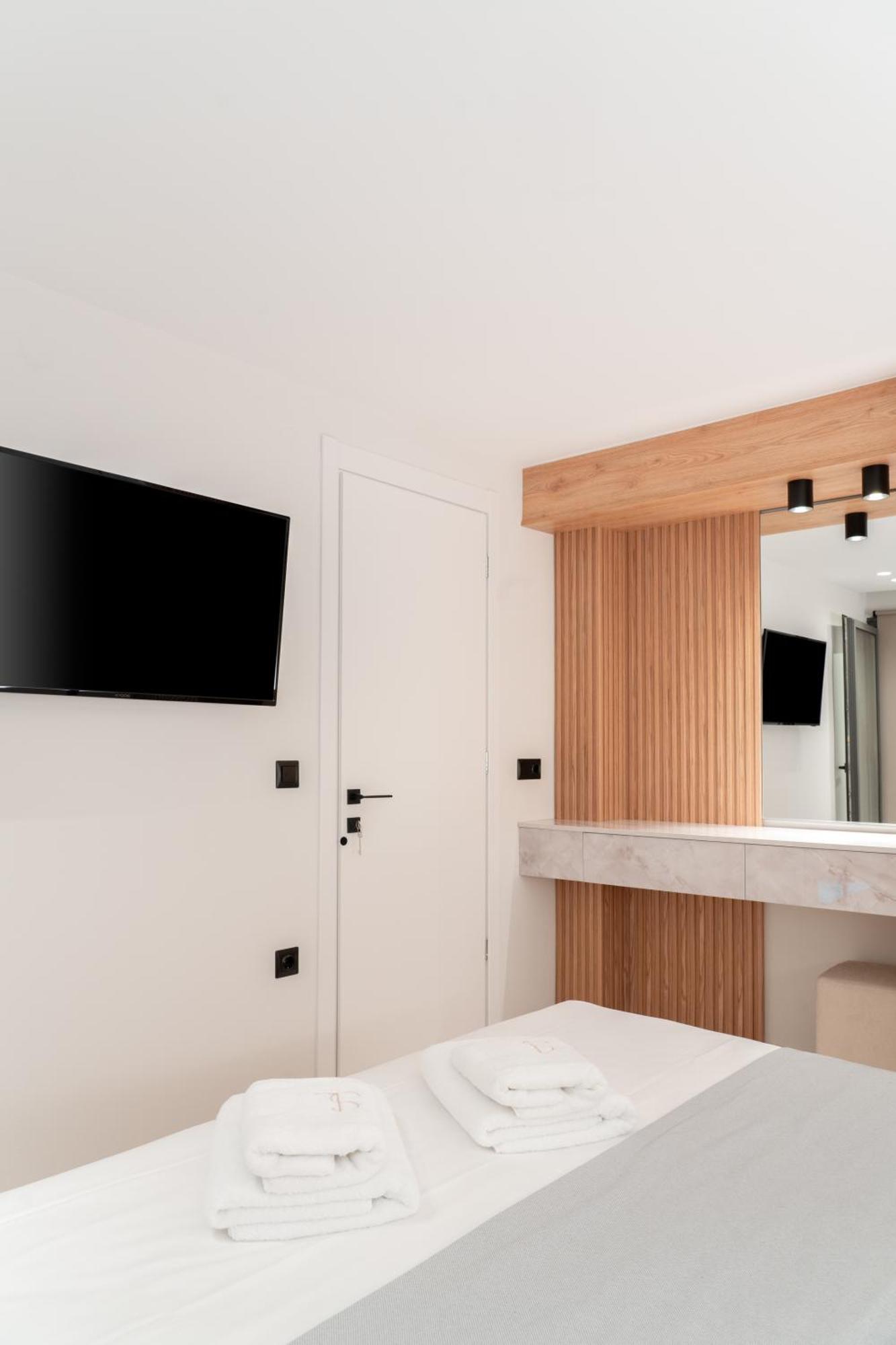 Sealuxe Living Aparthotel Nea Iraklitsa Ngoại thất bức ảnh